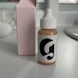 Glossier Perfecting Skin Tint G9